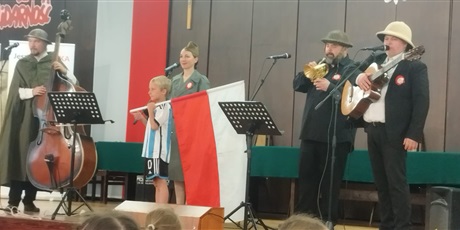 Powiększ grafikę: koncert-piesni-patriotycznej-450735.jpg