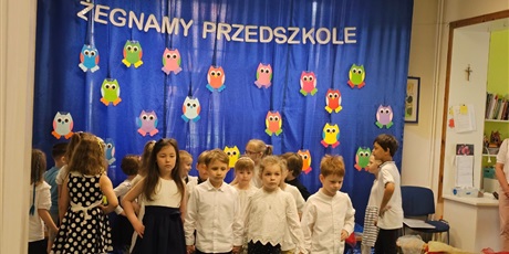 Powiększ grafikę: pozegnanie-absolwentow-635117.jpg