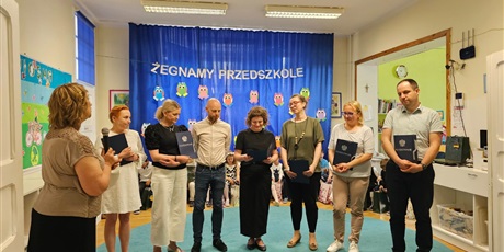 Powiększ grafikę: pozegnanie-absolwentow-635119.jpg