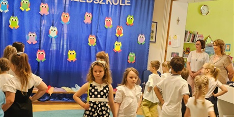 Powiększ grafikę: pozegnanie-absolwentow-635120.jpg