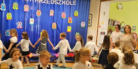 Powiększ grafikę: pozegnanie-absolwentow-635124.jpg
