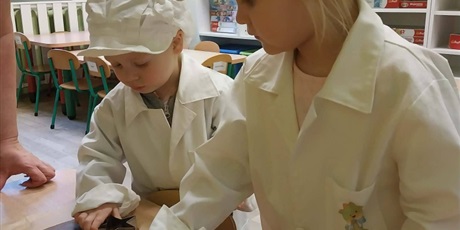 Powiększ grafikę: warsztaty-pieczenia-i-dekorowania-piernikow-grupa-krasnoludki-666209.jpg