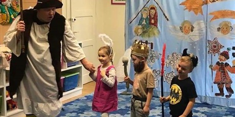 Powiększ grafikę: Teatrzyk "Gwiazda betlejemska" w wykonaniu aktorów Teatru Stara Wozownia