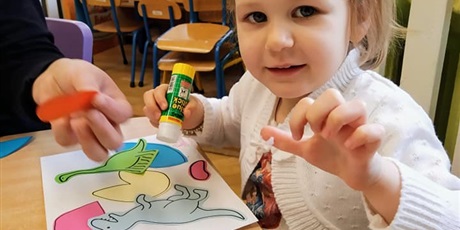 Powiększ grafikę: Warsztaty artystyczne Kids&Art "Dzień dinozaura - malowanie nożyczkami" 