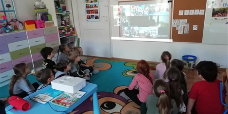 Powiększ grafikę: Warsztaty artystyczne Kids&Art "Dzień dinozaura - malowanie nożyczkami" 