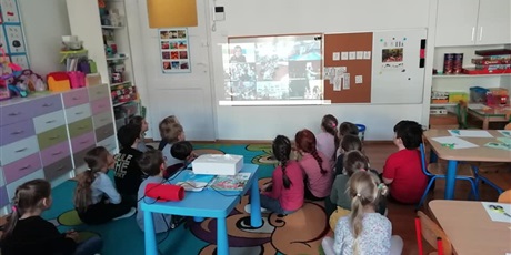 Powiększ grafikę: Warsztaty artystyczne Kids&Art "Dzień dinozaura - malowanie nożyczkami" 