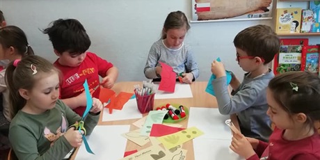 Powiększ grafikę: Warsztaty artystyczne Kids&Art "Dzień dinozaura - malowanie nożyczkami" 