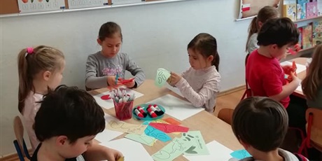 Powiększ grafikę: Warsztaty artystyczne Kids&Art "Dzień dinozaura - malowanie nożyczkami" 