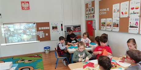 Powiększ grafikę: Warsztaty artystyczne Kids&Art "Dzień dinozaura - malowanie nożyczkami" 