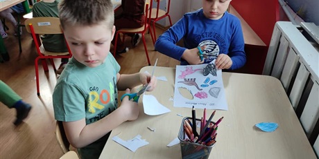 Powiększ grafikę: Warsztaty artystyczne Kids&Art "Dzień dinozaura - malowanie nożyczkami" 