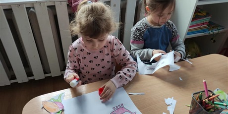 Powiększ grafikę: Warsztaty artystyczne Kids&Art "Dzień dinozaura - malowanie nożyczkami" 