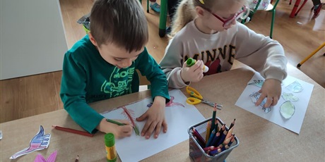 Powiększ grafikę: Warsztaty artystyczne Kids&Art "Dzień dinozaura - malowanie nożyczkami" 